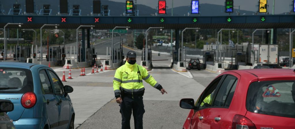 «Ειδικός» Γ.Μπουλμπασάκος: «Να απαγορεύσουμε τα ταξίδια στους ανεμβολίαστους – Ρεβεγιόν μόνο για εμβολιασμένους»