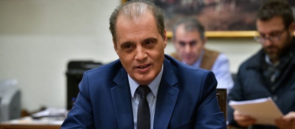 Κ.Βελόπουλος: «Δικαστής ψαρεύει νεαρούς και παριστάνετε ότι δεν τρέχει τίποτα» – Ανω -κάτω η Βουλή
