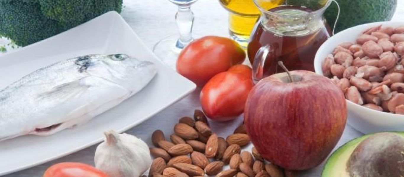 «Ανεβαστικές» τροφές: Τί να φάτε ώστε να σας βοηθήσει να νιώσετε καλύτερα