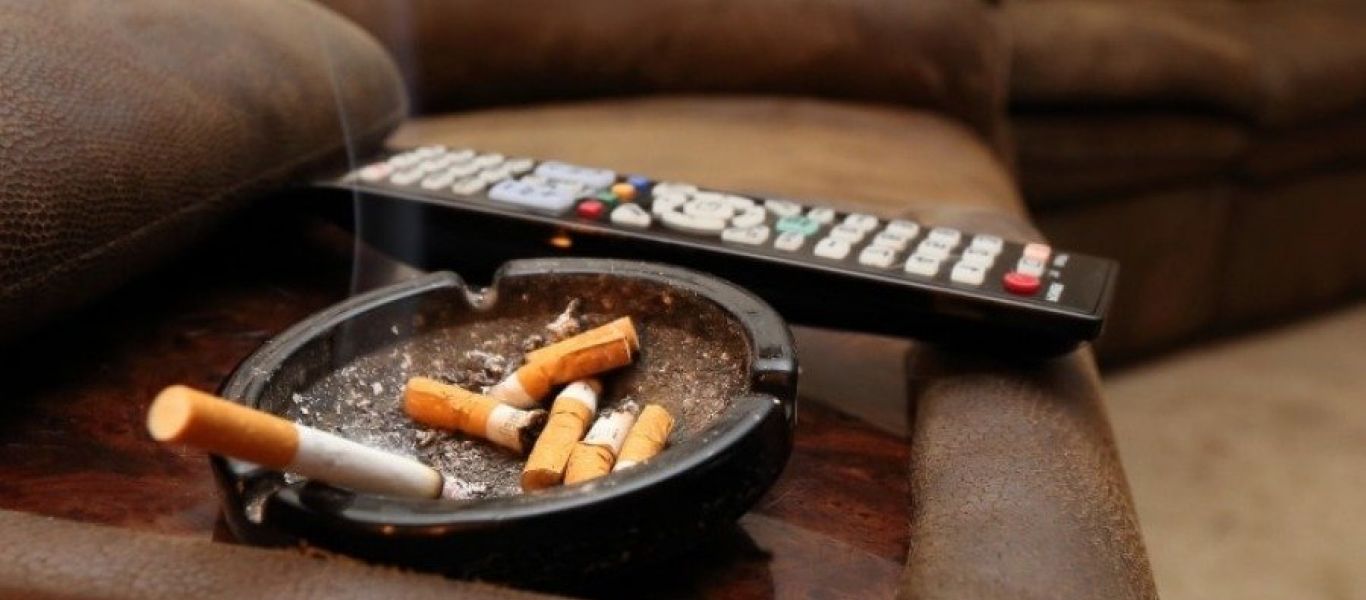 Έξυπνα tips για να διώξεις τη μυρωδιά του καπνού από το σπίτι και τα έπιπλά σου