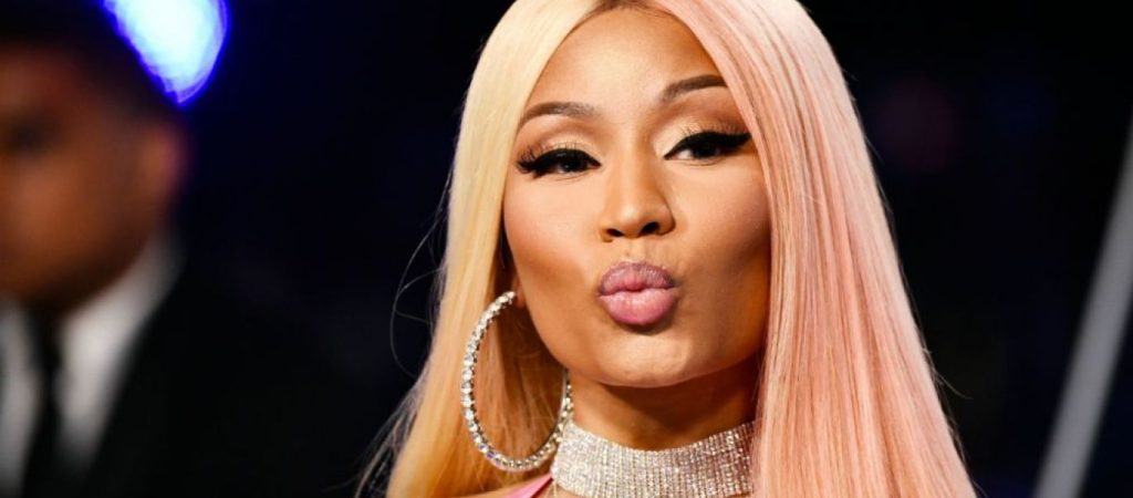 Καμπύλες από άλλο πλανήτη: Η Νίκι Μινάζ τα… πέταξε όλα και έκανε τον ανδρικό πληθυσμό να «παραληρεί»