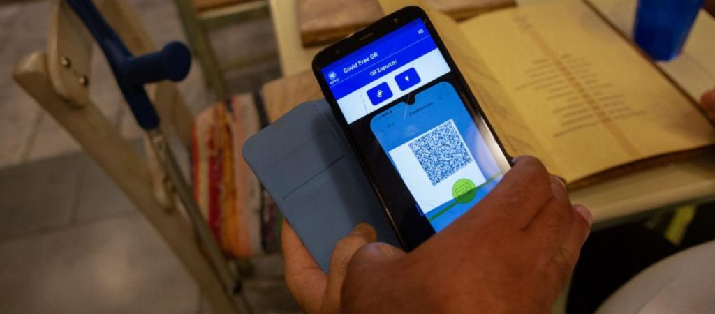 Πιστοποιητικό εμβολιασμού: Κλειδώνει η συμφωνία για 9μηνη διάρκεια