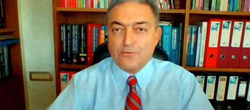 Θ.Βασιλακόπουλος για γ’ δόση: «Είναι το απόλυτο εργαλείο για να μην βλέπετε εμβολιασμένους ανθρώπους στις ΜΕΘ»