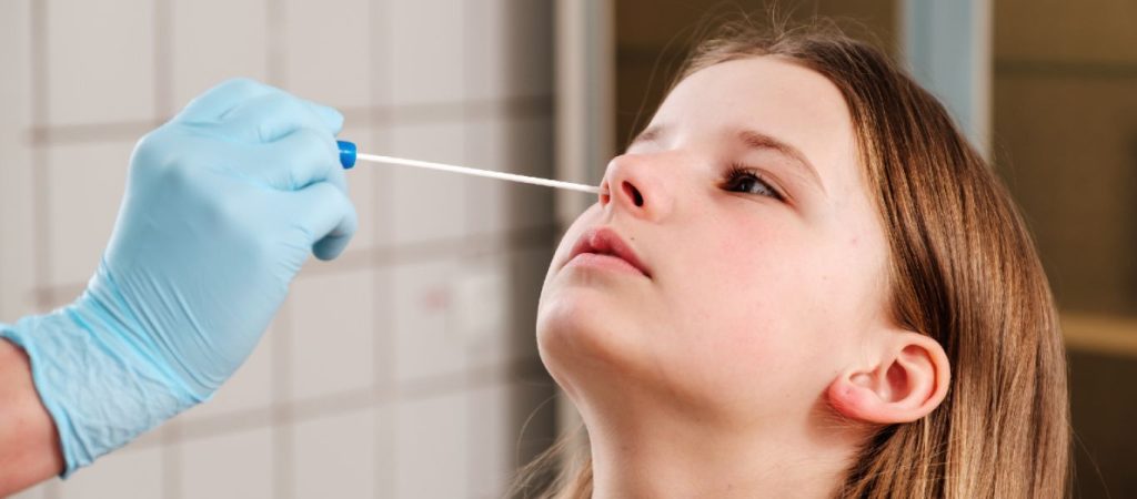 Πολίτες αρνούνται να υποβάλλουν τα παιδιά τους σε υποχρεωτικές ιατρικές πράξεις: «Ας πάμε φυλακή»