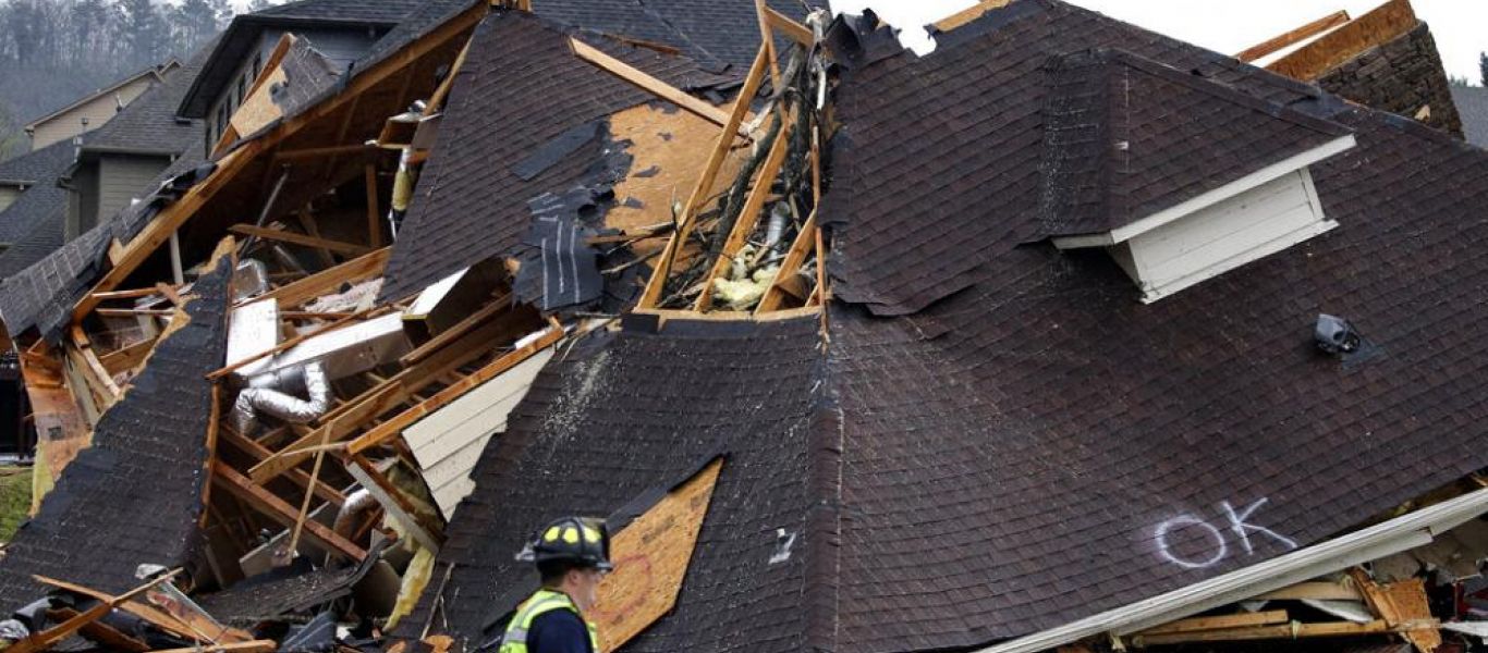 «Σάρωσαν» τις ΗΠΑ οι ανεμοστρόβιλοι: Τουλάχιστον 84 νεκροί – Σε κατάσταση έκτακτης ανάγκης το Κεντάκι (φώτο-βίντεο)