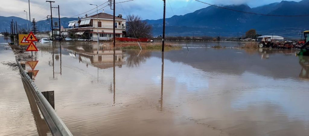 Τραγωδία: Νεκρή στην Πιερία λόγω της κυβερνητικής ανικανότητας – Παρασύρθηκε από χείμαρρο (βίντεο)