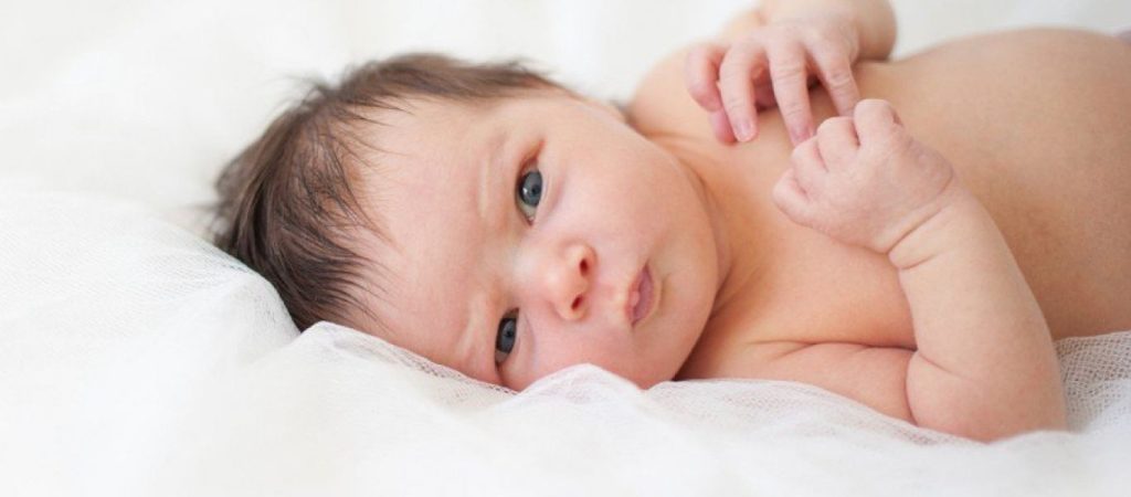 Γυναίκα με μαύρους γονείς γεννήθηκε άσπρη και με μπλε μάτια