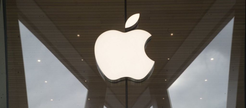 Η Apple γίνεται η πρώτη εταιρεία που πλησιάζει σε αξία τα 3 τρισ. δολάρια