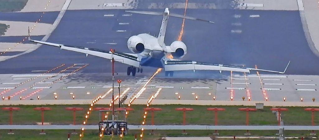 Iσχυροί άνεμοι πλήττουν το «Ελευθέριος Βενιζέλος» – Εντυπωσιακές προσγειώσεις αεροπλάνων (βίντεο)