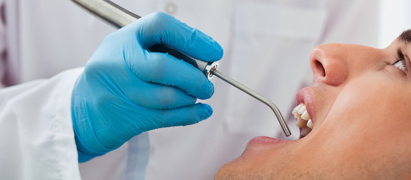 Αδιανόητο περιστατικό: Μαχαίρωσε τον οδοντίατρο επειδή δεν έμεινε ευχαριστημένος από το αποτέλεσμα