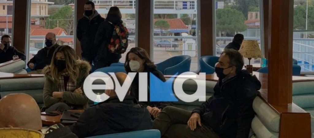 Ο Κ.Μητσοτάκης στο φέρι μποτ: Μετά από τέσσερις μήνες πάει στην καμένη Βόρεια Εύβοια μαζί με το μισό υπουργικό συμβούλιο