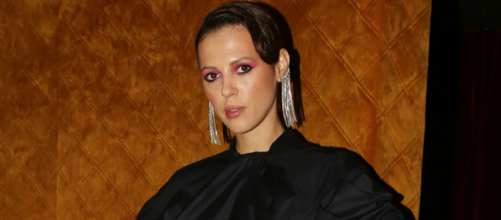 Στα «μαχαίρια» για μια τσάντα – Β.Μπάρμπα: «Είναι από τη λαϊκή & κάνει 30 ευρώ» – Ρ.Βλαντή: «Κλέβουμε το κράτος, ντροπή»