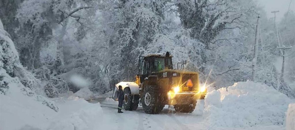 Εύβοια: Στα «λευκά» ντύθηκαν χωριά του δήμου Μαντουδίου – Λίμνης – Αγίας Άννας