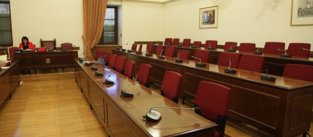 Πόλεμος ανακοινώσεων μεταξύ ΝΔ και ΣΥΡΙΖΑ  για την εξεταστική επιτροπή