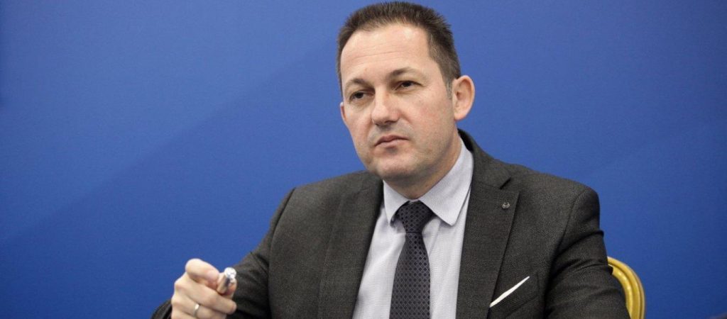 Στέλιος Πέτσας: Προϋπολογισμός μετάβασης στην κανονικότητα – Αντιπαράθεση με Π. Σκουρλέτη του ΣΥΡΙΖΑ