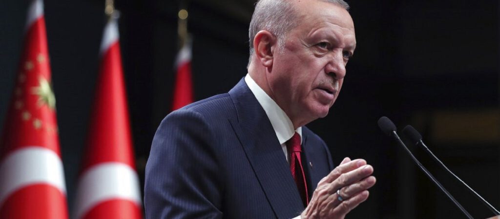 Αύξηση του κατώτατου μισθού ανακοίνωσε ο Ερντογάν ενώ η λίρα γκρεμίζεται