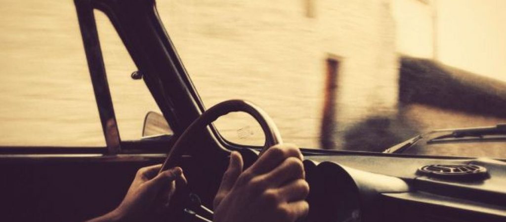 Αυτό το ήξερες; – Γιατί έχουμε το τιμόνι αριστερά και γιατί σε άλλες χώρες στα δεξιά;