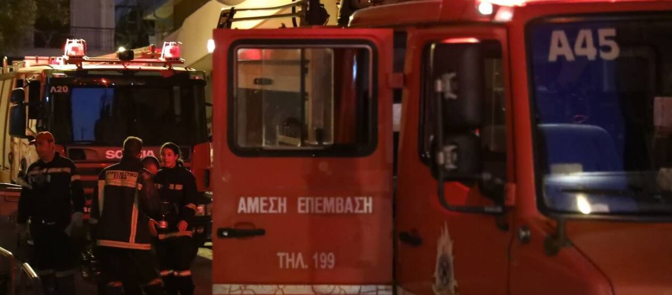 Φιλοθέη: Τρία άτομα απεγκλωβίστηκαν από τη πολυκατοικία που ξέσπασε η φωτιά  (upd)