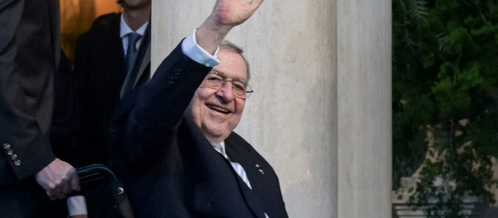 Με πνευμονία νοσηλεύεται ο τέως Βασιλιάς Κωνσταντίνος