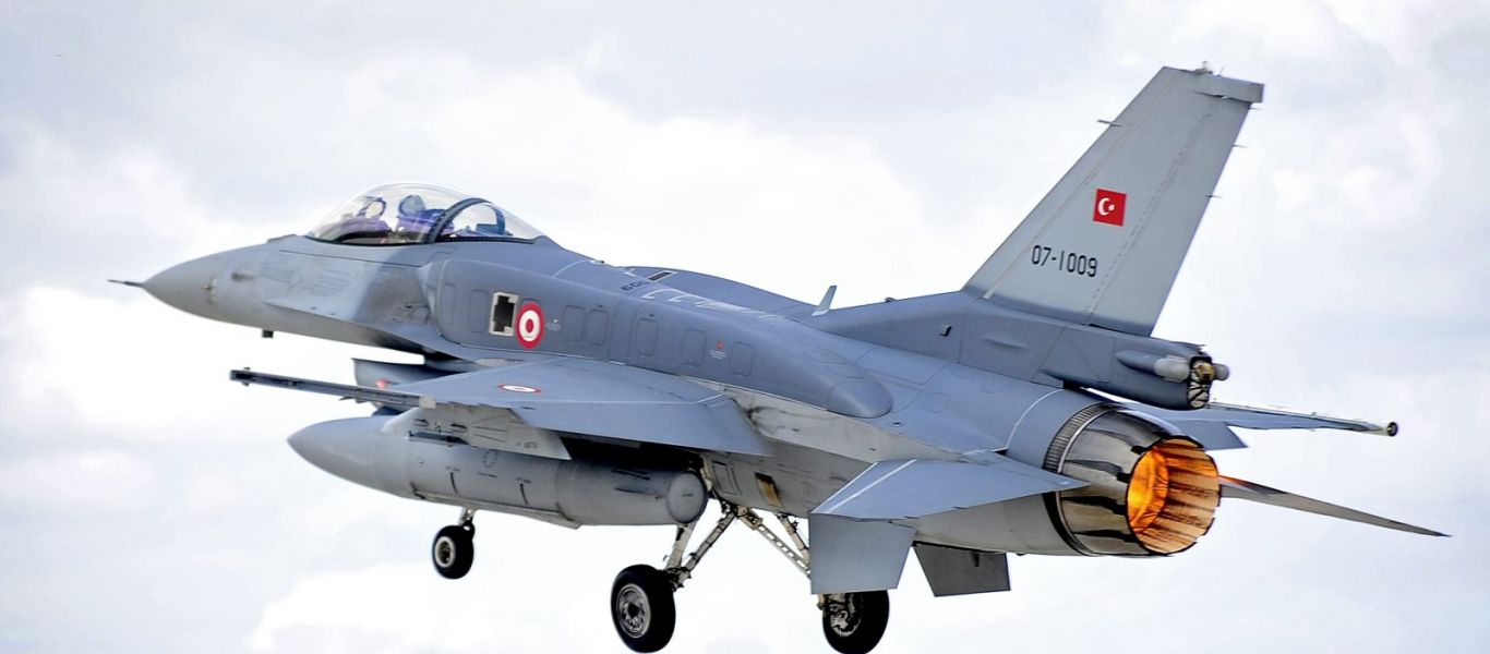 Τουρκικά μαχητικά αεροσκάφη επάνω από τις Οινούσσες
