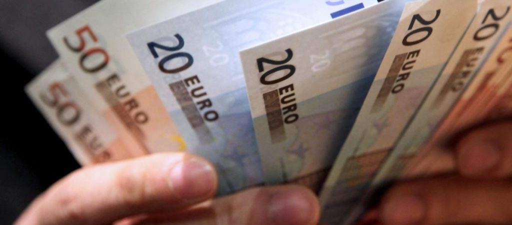 Κοινωνικό μέρισμα 2021: Ποιοι είναι οι δικαιούχοι – Πόσα χρήματα θα πάρουν και πότε