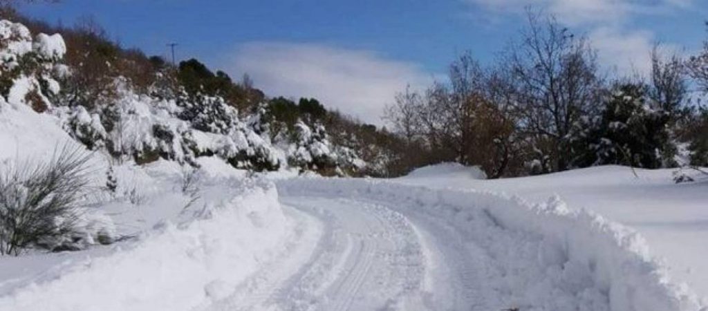 «Κάρμελ»: Πάνω από 40 εκατοστά το χιόνι στην Καρυά Καμένων Βούρλων (φώτο)