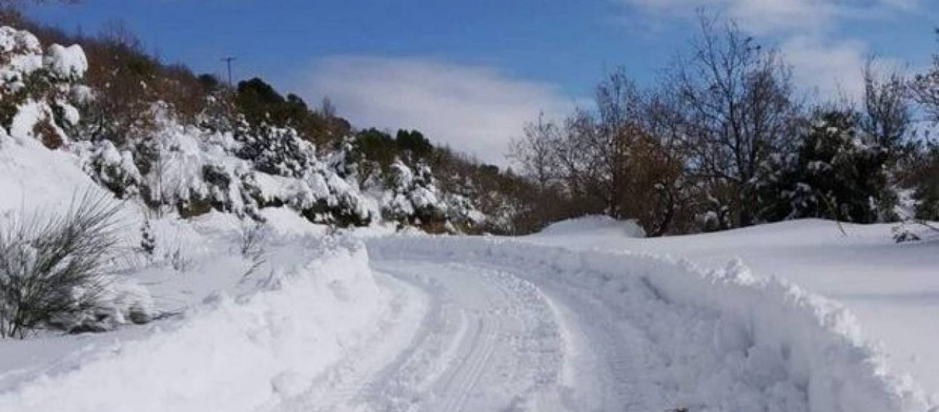 «Κάρμελ»: Πάνω από 40 εκατοστά το χιόνι στην Καρυά Καμένων Βούρλων (φώτο)