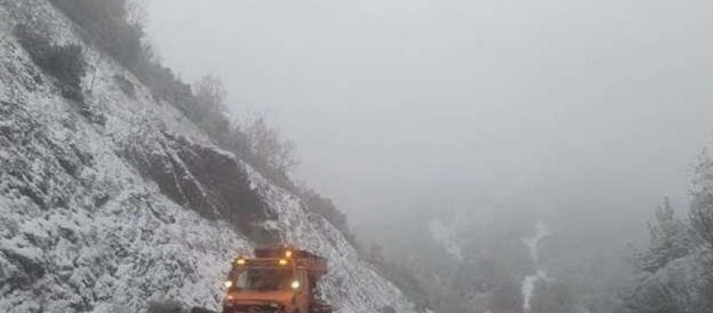 Στερεά Ελλάδα: Υποχωρούν τα προβλήματα από τις χιονοπτώσεις – Σε ποια σημεία υπάρχει ακόμα πρόβλημα