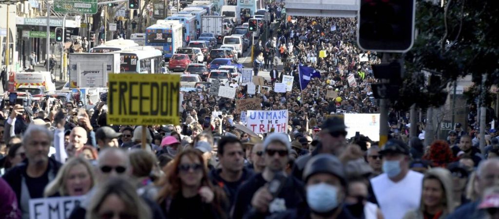 Αυστραλία: Δεκάδες χιλιάδες σε διαδήλωση κατά του υποχρεωτικού εμβολιασμού στην Μελβούρνη