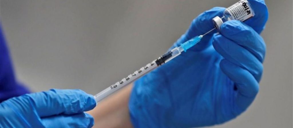 Ελληνική μελέτη: Τα αντισώματα πέφτουν στο μισό τρεις μήνες μετά τη δεύτερη δόση του εμβολίου