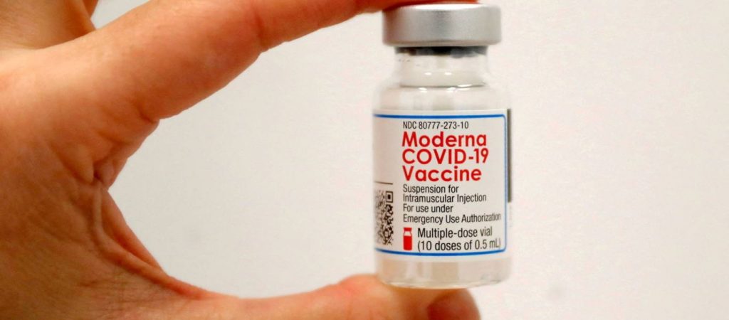 Εμβολιαστικό κέντρο Περιστερίου: Έκαναν… «φτερά» πέντε δόσεις του εμβολίου της Moderna