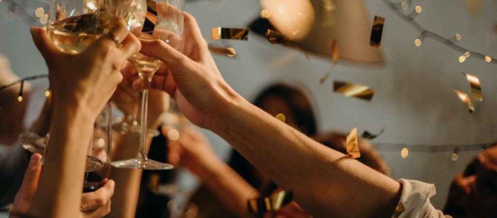 Τα κόλπα για να διοργανώσετε ένα πετυχημένο εορταστικό πάρτι χωρίς άγχος