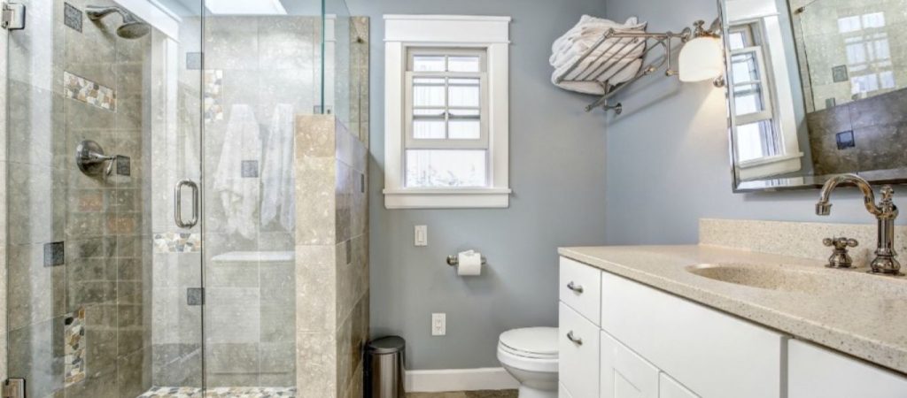 Με αυτό το κολπάκι θα καθαρίζεις πανεύκολα το τζάμι της ντουζιέρας