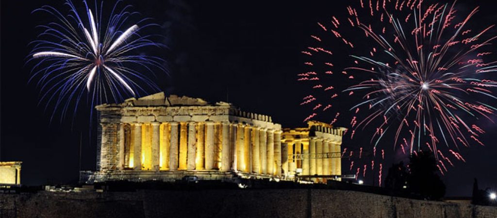 Η γιορτινή Αθήνα απο ψηλά (βίντεο)