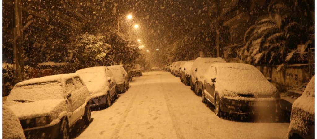 Χιόνισε στον Υμηττό: Διακοπή της κυκλοφορίας στην οδό Αναστάσεως