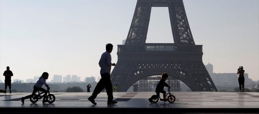 Γαλλία: Η κυβέρνηση θα καταστήσει ευκολότερο για τους πολίτες να παίρνουν το επίθετο της μητέρας τους