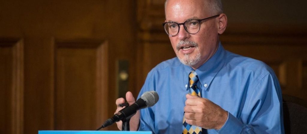 Νέα γραμμή από τους «ειδικούς»: Οι διπλά εμβολιασμένοι είναι τώρα απειλή  για τους τριπλά εμβολιασμένους!