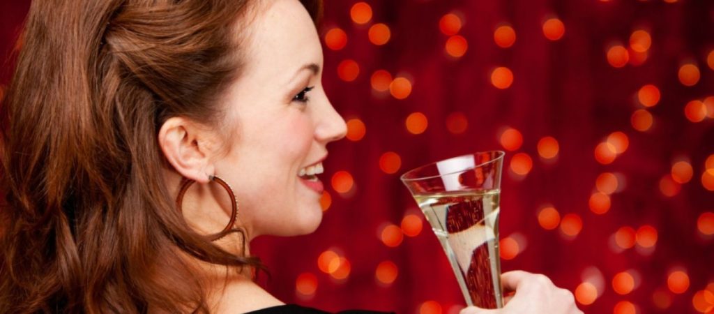 Αλκοόλ: Πώς να πιούμε λιγότερο τις γιορτές
