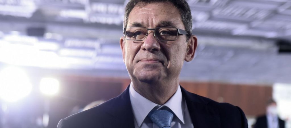 Α.Μπουρλά στο WEF: «Ετοιμάζουμε το πρώτο χάπι με βιολογικό τσιπ – Οι εταιρείες θα ξέρουν ότι το πήρες» (βίντεο)