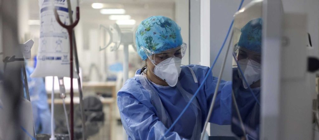 Κορωνοϊός: Νεκρή 33χρονη που νοσηλευόταν στο νοσοκομείο Βόλου – Ήταν εμβολιασμένη