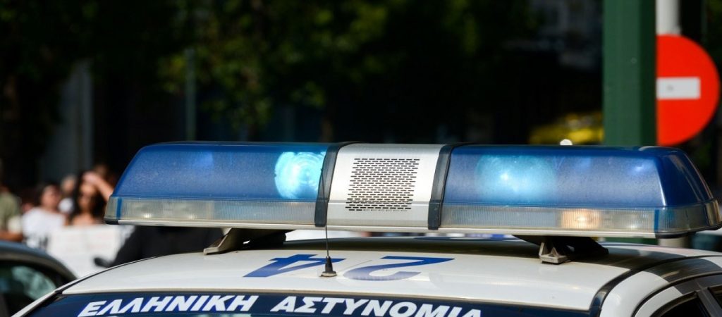 Άγρια καταδίωξη με πυροβολισμούς στην Εθνική Οδό: Τραυματίστηκε ένας Ρομά