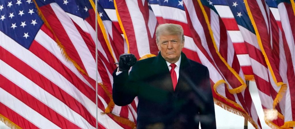 Ν.Τραμπ: «Δεν διοικεί τη χώρα ο Τ.Μπάιντεν – Η Χ.Κλίντον είναι διεφθαρμένη – Κατασκόπευαν την εκστρατεία μου»