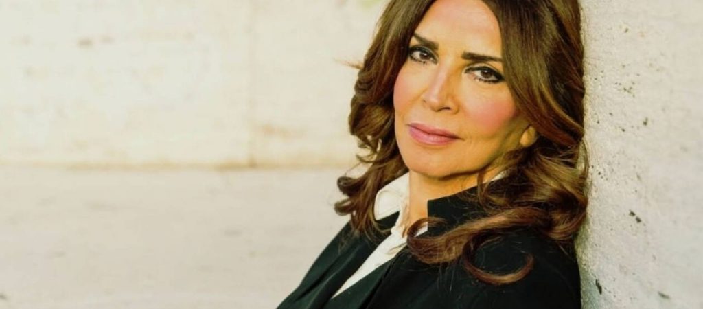 Μιμή Ντενίση σε παρουσιαστές εκπομπής: «Θα δείτε την ταινία γιατί είστε στούρνοι»