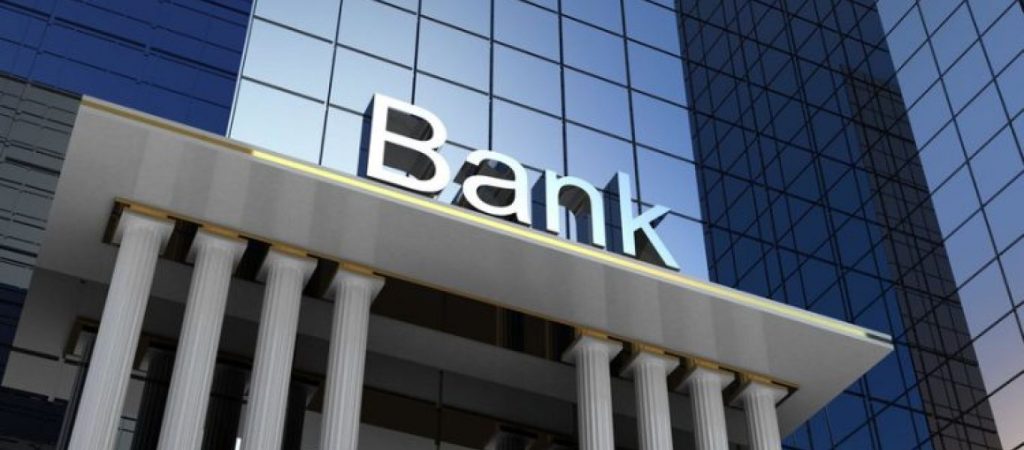 Δείτε τι ώρα κλείνουν οι τράπεζες παραμονή των Χριστουγέννων και της Πρωτοχρονιάς