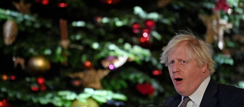 Βρετανία: Κανένα μέτρο για τα Χριστούγεννα – Η Σκωτία ακυρώνει τις πρωτοχρονιάτικες εκδηλώσεις