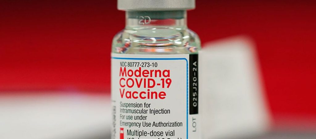 Moderna: «Σε μερικές εβδομάδες θα είμαστε έτοιμοι για την παρασκευή δόσης για την Όμικρον αν χρειαστεί»