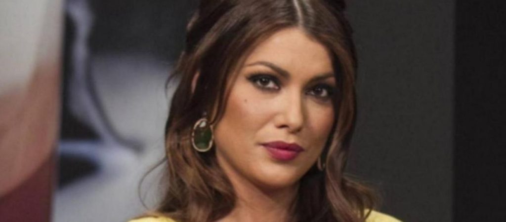 Η Κλέλια Ρένεση ντύθηκε Αγιοβασιλίτσα (φώτο)