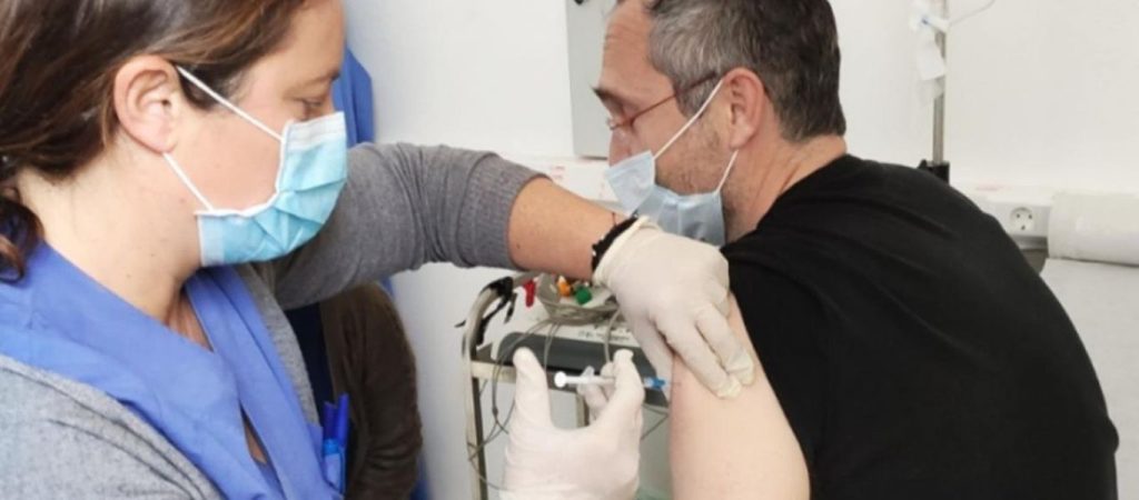Βέλγιο: Επ’ αμοιβή εμβολιασμένος για… 8η φορά