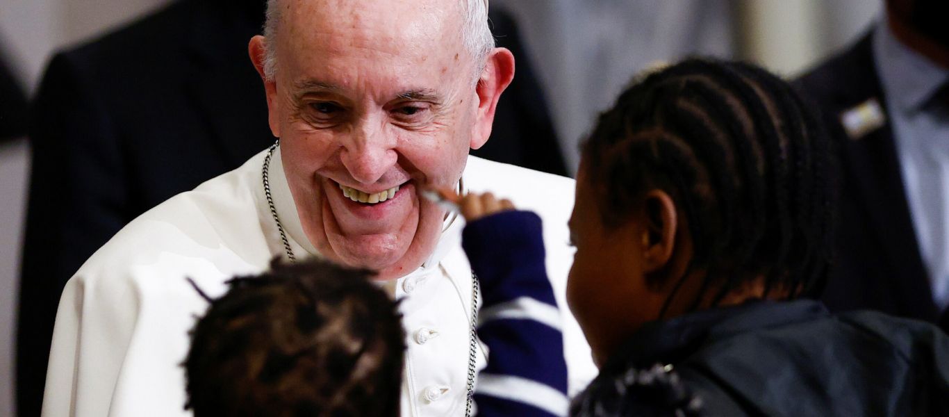 Ο Πάπας από το τειχισμένο Βατικανό ζητά: «Η Ευρώπη να ενσωματώσει τους μετανάστες»