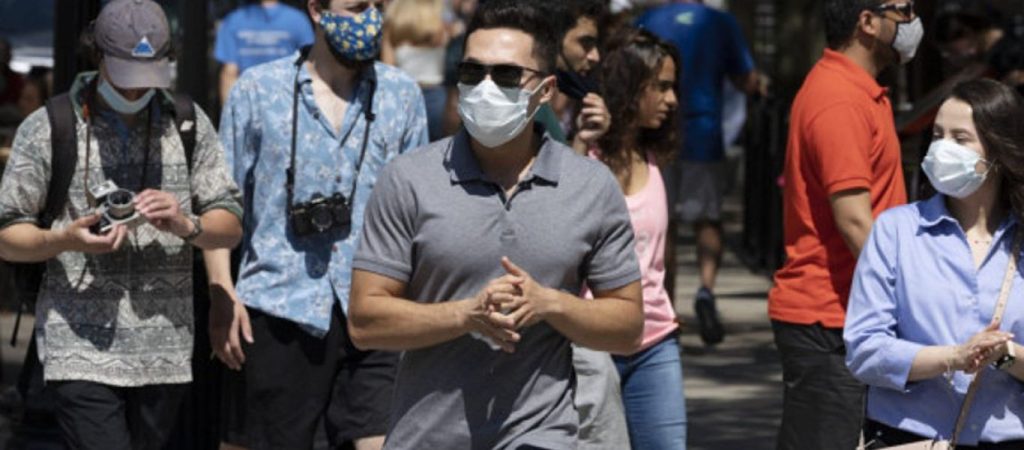 «Μαύρα Χριστούγεννα»: Εισηγούνται μάσκες παντού και για όλους και αναστολή εορταστικών εκδηλώσεων